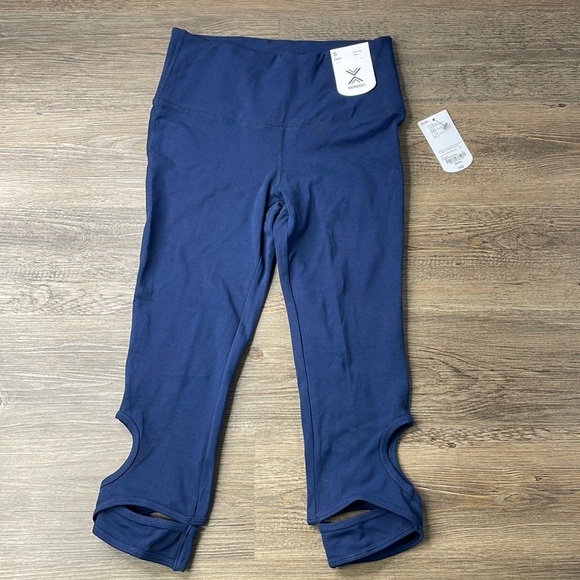 Xersion Pants - NWT Xersion Women’s Navy Blue Capri Legging, size small